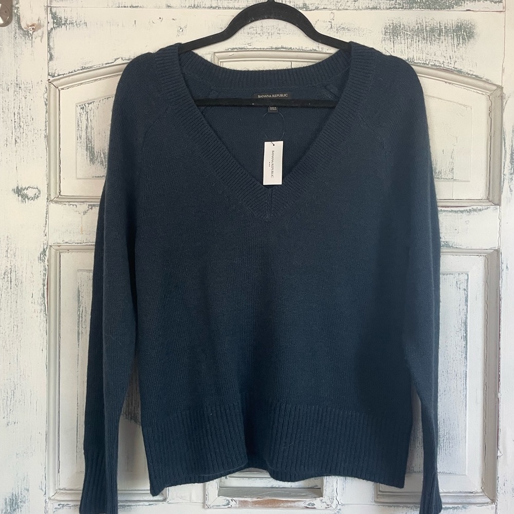 Banana Republic Women's V-Neck Sweater in Deep Teal